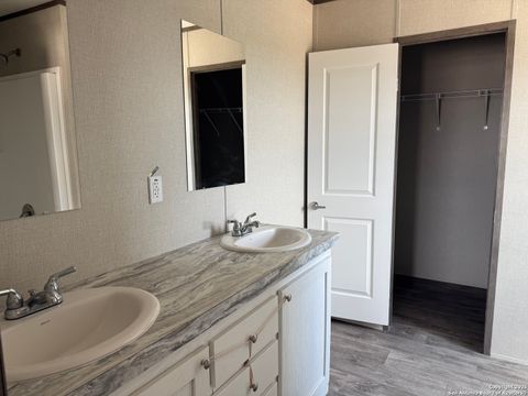Manufactured Home in Bandera TX 267 Tejas 4.jpg