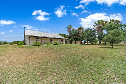 Single Family Residence in Natalia TX 1791 Cr 5714.jpg