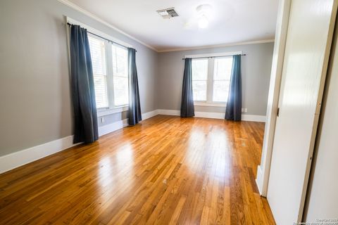 Single Family Residence in Beeville TX 1107 N Adams St 42.jpg