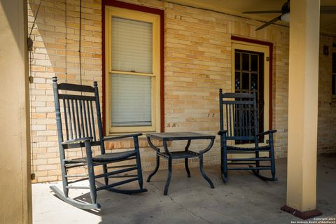 Single Family Residence in Beeville TX 1107 N Adams St 50.jpg