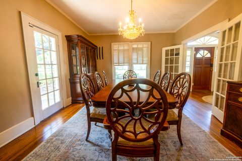 Single Family Residence in Beeville TX 1107 N Adams St 15.jpg