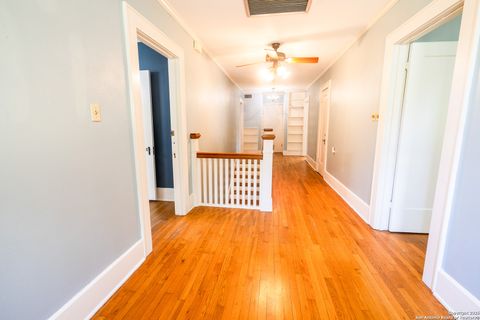 Single Family Residence in Beeville TX 1107 N Adams St 39.jpg
