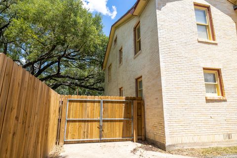 Single Family Residence in Beeville TX 1107 N Adams St 53.jpg