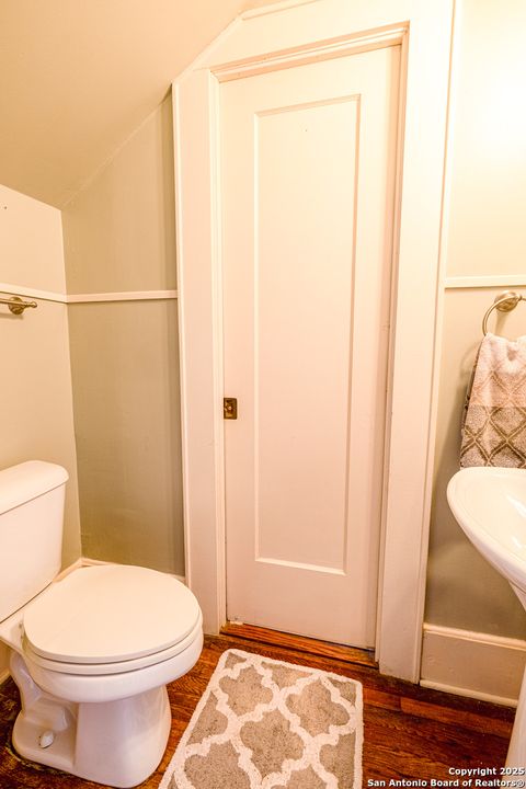 Single Family Residence in Beeville TX 1107 N Adams St 30.jpg