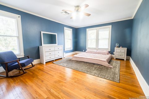 Single Family Residence in Beeville TX 1107 N Adams St 37.jpg