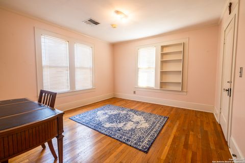 Single Family Residence in Beeville TX 1107 N Adams St 33.jpg