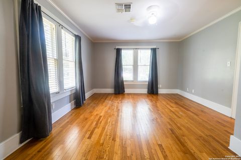 Single Family Residence in Beeville TX 1107 N Adams St 40.jpg