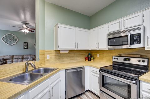 Single Family Residence in Mico TX 350 County Road 2700 14.jpg