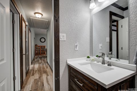 Single Family Residence in Mico TX 350 County Road 2700 33.jpg