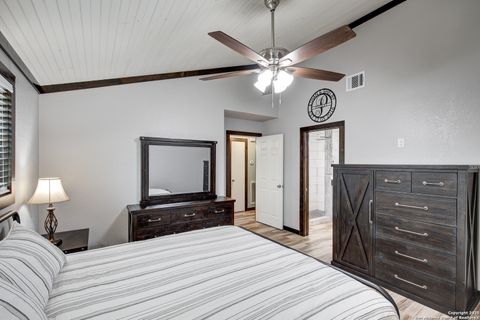 Single Family Residence in Mico TX 350 County Road 2700 23.jpg