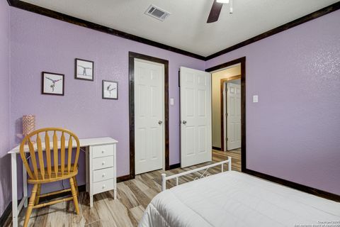 Single Family Residence in Mico TX 350 County Road 2700 29.jpg