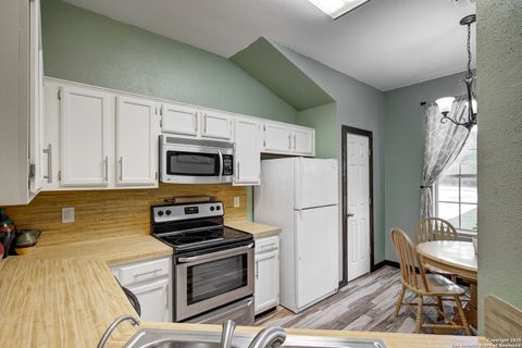 Single Family Residence in Mico TX 350 County Road 2700 15.jpg