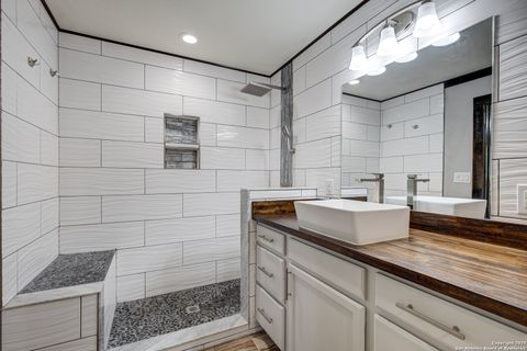 Single Family Residence in Mico TX 350 County Road 2700 25.jpg