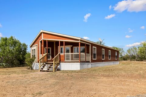 Manufactured Home in Devine TX 133 County Road 2666.jpg