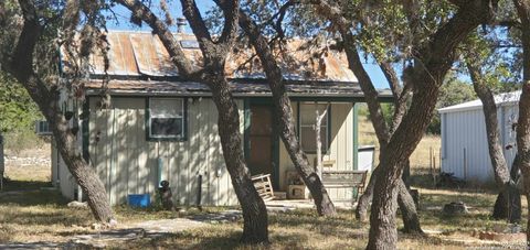 Single Family Residence in Mico TX 137 Pr 3501 Pr 6.jpg