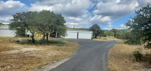 Single Family Residence in Mico TX 137 Pr 3501 Pr 16.jpg