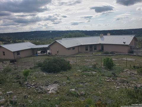 Single Family Residence in Mico TX 137 Pr 3501 Pr 9.jpg