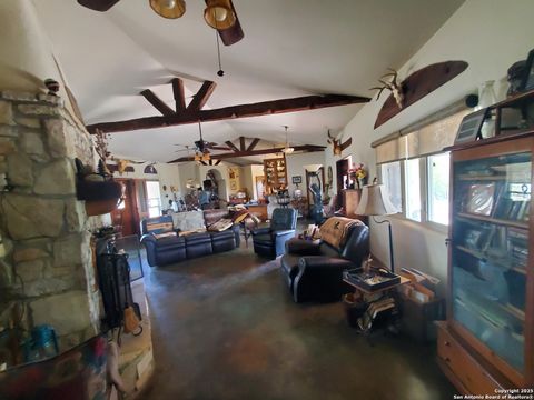 Single Family Residence in Mico TX 137 Pr 3501 Pr 4.jpg