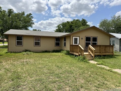 Single Family Residence in George West TX 601 Mesquite St.jpg