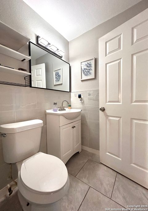 Single Family Residence in Beeville TX 1504 E Bowie Street 9.jpg