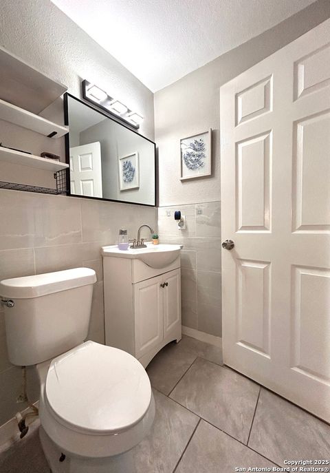 Single Family Residence in Beeville TX 1504 E Bowie Street 6.jpg