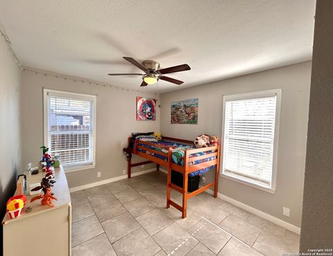 Single Family Residence in Beeville TX 1504 E Bowie Street 10.jpg