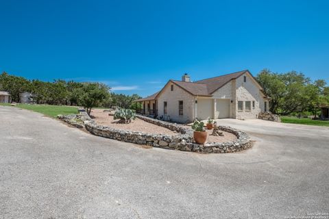 Single Family Residence in Spring Branch TX 1018 Coyote Ridge.jpg