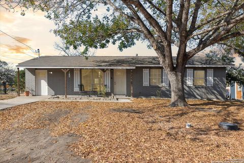 Single Family Residence in Castroville TX 1315 houston St.jpg