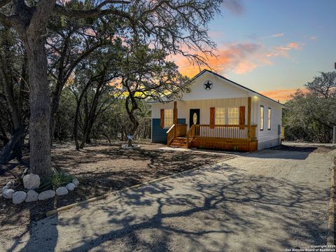 Single Family Residence in Bandera TX 660 Skyline Dr.jpg