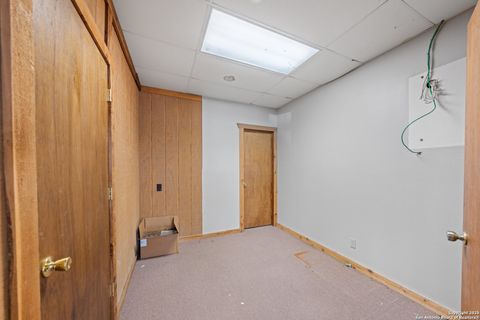 Retail in Bandera TX 377-B S State Highway 16 7.jpg