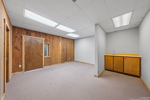 Retail in Bandera TX 377-B S State Highway 16 9.jpg