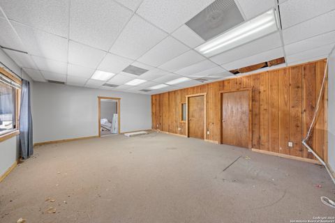 Retail in Bandera TX 377-B S State Highway 16 5.jpg