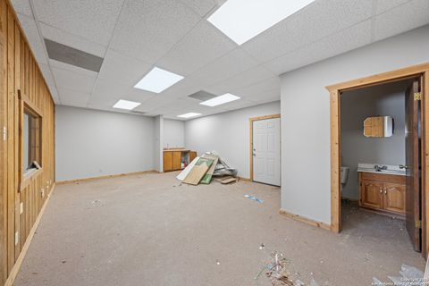 Retail in Bandera TX 377-B S State Highway 16 10.jpg