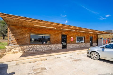Retail in Bandera TX 377-B S State Highway 16 3.jpg