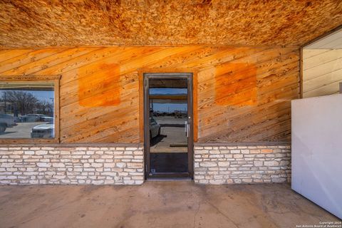 Retail in Bandera TX 377-B S State Highway 16 4.jpg