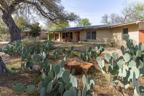 Single Family Residence in Castle Hills TX 119 Atwater Dr.jpg