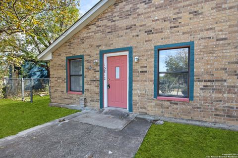 Single Family Residence in LaCoste TX 15812 Buchel St 2.jpg