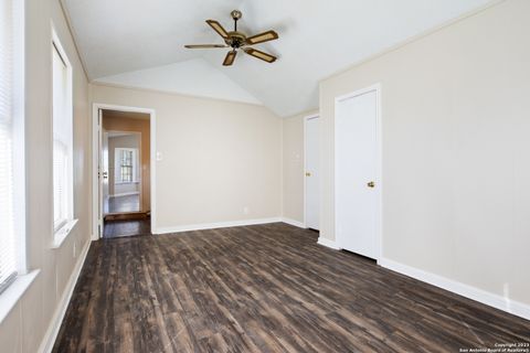 Single Family Residence in LaCoste TX 15812 Buchel St 18.jpg