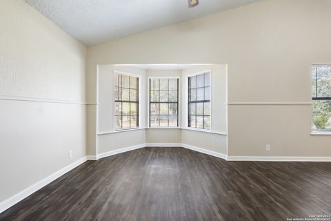 Single Family Residence in LaCoste TX 15812 Buchel St 8.jpg