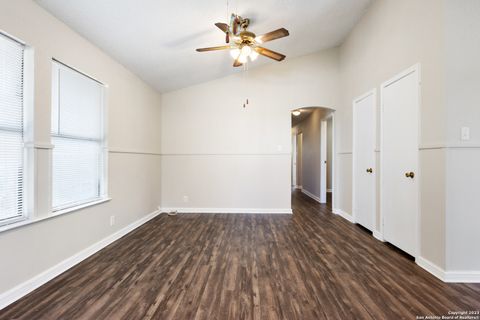 Single Family Residence in LaCoste TX 15812 Buchel St 10.jpg