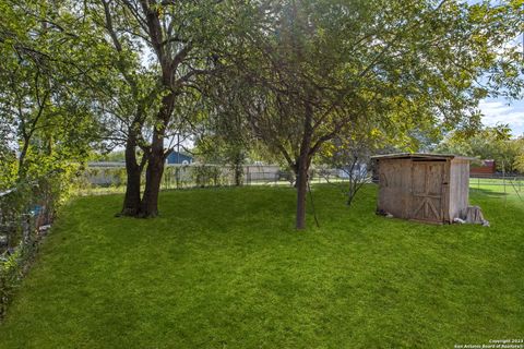 Single Family Residence in LaCoste TX 15812 Buchel St 24.jpg