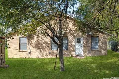 Single Family Residence in LaCoste TX 15812 Buchel St 22.jpg