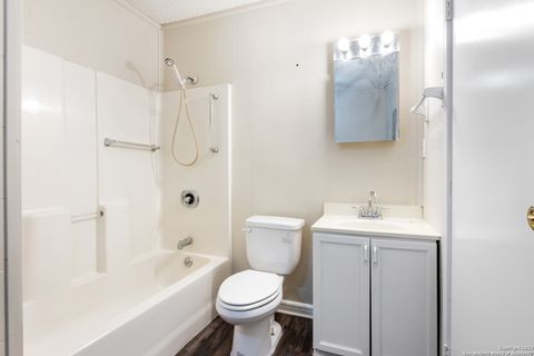 Single Family Residence in LaCoste TX 15812 Buchel St 12.jpg