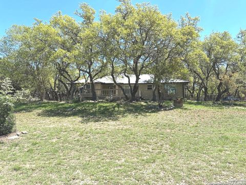 Single Family Residence in Bergheim TX 310 remington Dr.jpg