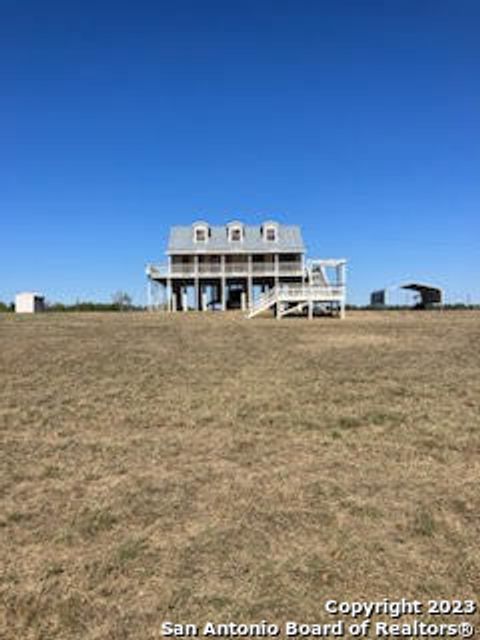 Single Family Residence in Medina TX 14949 Tx-16 N.jpg