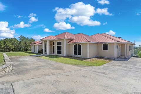 Single Family Residence in Mico TX 165 County Road 2740.jpg