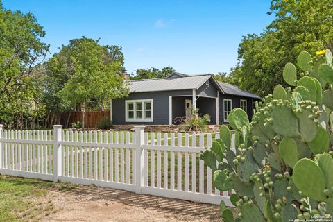 Single Family Residence in Medina TX 14280 State Highway 16 N.jpg