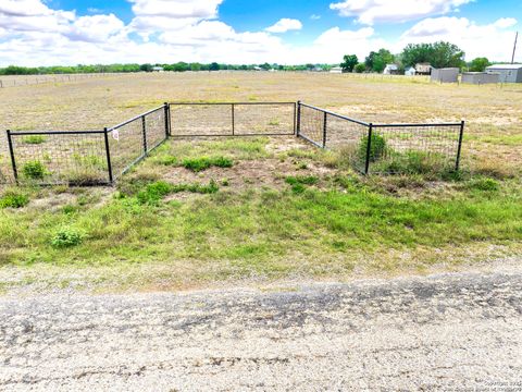  in Hondo TX LOT 2 Cr 343 1.jpg