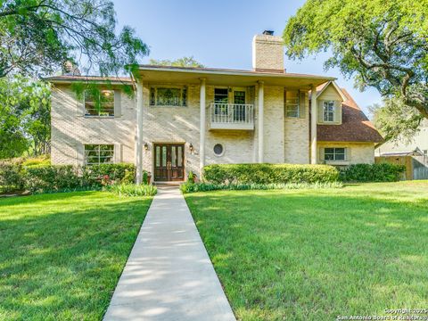 Single Family Residence in Castle Hills TX 206 Sir Arthur Ct.jpg