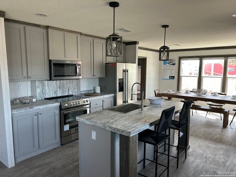 Manufactured Home in Bandera TX 136 Forest Trail.jpg